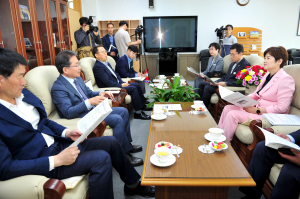 대구시 편입 군위군 교육 현안 머리맞대