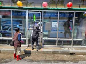 상주시, 시내 버스승강장 묵은 때 말끔히 새단장