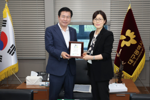 전석복지재단, 대구 중구청에 가족사업 추진 감사패 전달