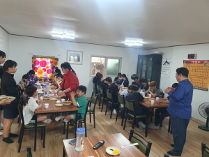 산양침례교회, 아리솔지역아동센터 학생에 자장면 선물