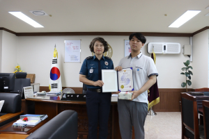 경주경찰서, 물에 빠진 할머니 구한 용감한 고교생에 표창장 수여