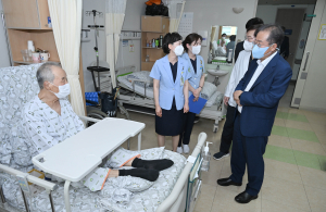 홍준표 시장, 대구보훈병원 입원 국가유공자 위문