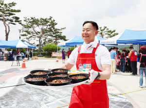 김재욱 칠곡군수, 보훈 가족에 짜장면 배달