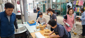 포항 오천시장 죽사모, 독거어르신 호박죽 무료 나눔