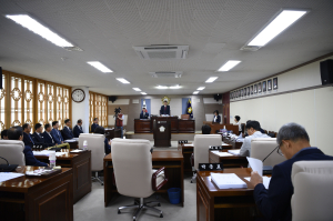 군위군의회, 경북 군위군으로서 마지막 정례회 운영