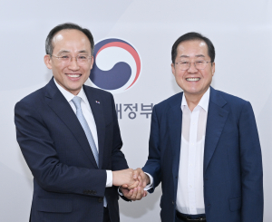 홍준표 대구시장, 추 부총리 만나 현안 지원 요청