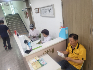 군위군, 복지사각지대 발굴 홍보물 배포
