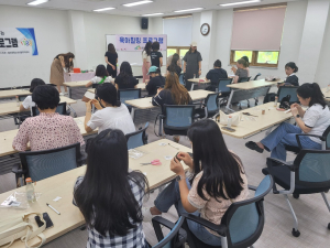 울진군 아이누리장난감도서관 ‘육아힐링 가죽공예’ 원데이 프로그램