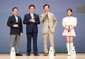 경북도, 도정의 든든한 협력자 ‘명예도민 6인’ 선정