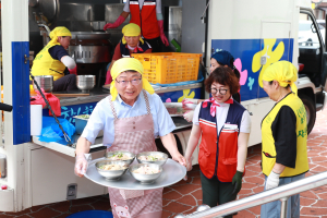 울진군, 사랑의 밥차 무더위 보양식 삼계탕으로 여름나기