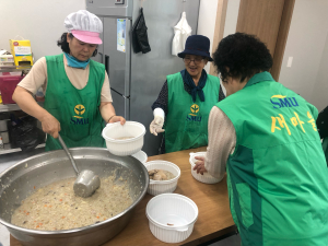 울진군 금강송면 지역사회보장협의체, 마음 담은 김치 반찬 지원