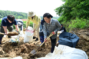 고령 공무원, 영주 수해 복구 ‘굵은 땀방울’