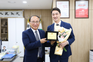 최재훈 달성군수, 대구노인종합복지관 협회로부터 감사패 받아