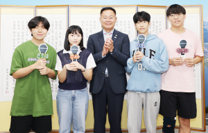 중학생이 축사…칠곡서 워커 흉상 제막식