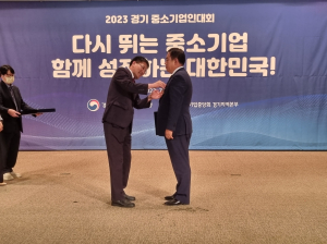배상태 ㈜신한항업 대표이사 석탑산업훈장 수상