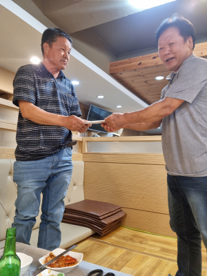 문경시 채영철 씨, 수해입은 친구에게 위로금 전달