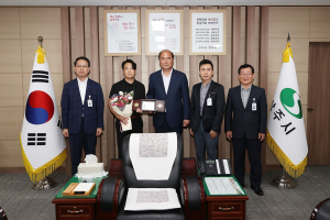 상주시, 한양대 건축학부 김재경 교수 ‘명예시민증’