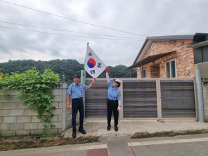 새마을교통봉사대 김천시지대, 나라 사랑 태극기 달아주기 행사