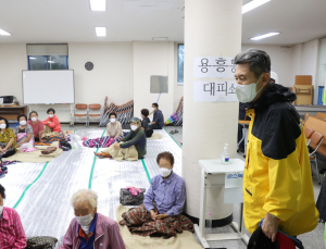 태풍 속 빛난 시민의식…포항 피해 줄였다