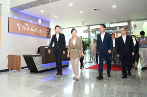 박근혜 前대통령, 박정희대통령생가 방문