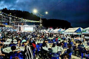 <포토>울릉도 오징어 축제 ‘북적’