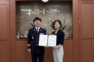 상주경찰서, 보이스피싱 예방 은행원 감사장 수여