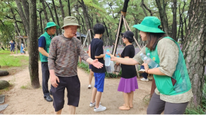 직·공장새마을운동포항시협의회, 온열 질환 예방 생수 나눔