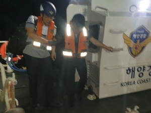포항해경, 화물선 외국인선원 환자 긴급이송