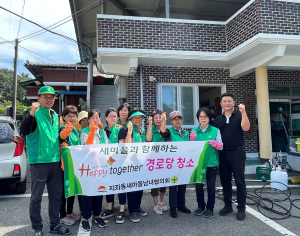 김천시 지좌동 새마을 남녀지도자, 경로당 청소 봉사 나서