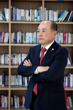 <기고>대구시장은 ‘형님 리더십’ 보이고 구미 정치권은 매듭을 풀어라