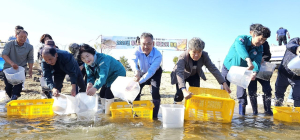 상주시, 낙동강 일원 어린물고기 6만 5천 마리 방류