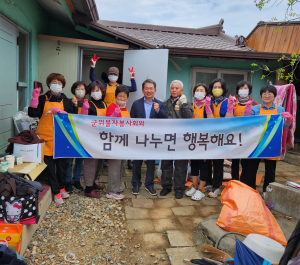 군위 불자봉사회, 홀몸어르신 청소 지원