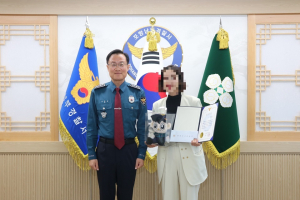 포항남부경찰서, 보이스피싱 예방 은행원 감사장 수여