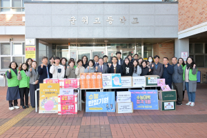 군위, 수능준비 고3 방문ㆍ격려…찹쌀떡ㆍ초콜렛ㆍ마카롱 등 전달