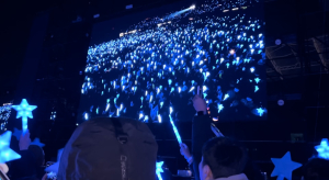 열광적 K-POP 공연 추위도 녹였다