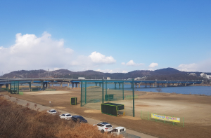 구미 낙동강변에 인조잔디 야구장 조성