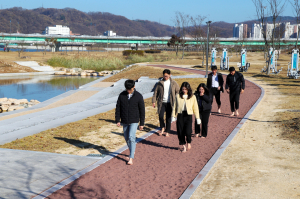 안동시, 시민 건강 증진 위한 ‘맨발로’ 조성