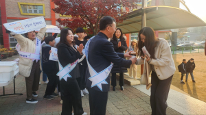 경산교육청, ‘함께 학교’ 등굣길 교원 깜짝 응원 진행