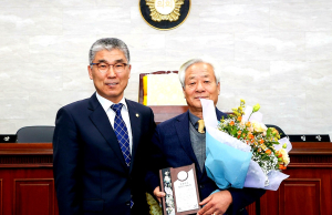 정인식 울릉군의원, 경북도 의정봉사대상 수상
