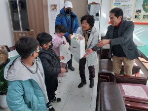 김천시 증산면 보장협의체, 저소득층 아동에 '희망 선물상자' 전달