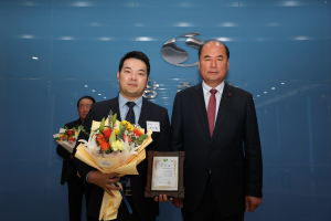 강영석 상주시장, 경북신용보증재단 상주지점장 감사패 수여