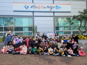 꼬물꼬물 손으로 사랑나눔…“소중한 마음 전해”