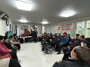 포항 중앙동 “어르신 공연 즐기고 식사도 하고”