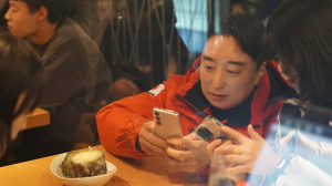 최우영, 진평동 먹자골목 행사…상권 활성화 모색