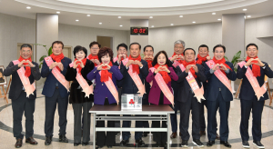 경산시의회, 희망 2024 나눔 캠페인 성금 전달