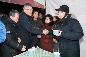 예천군청 광장서 갑진년 해맞이 행사 ‘인산인해’