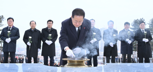 홍준표 대구시장 충혼탑 참배