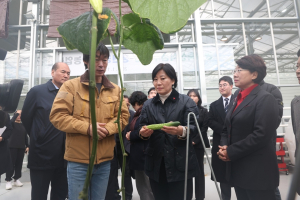 송미령 농식품 장관, 스마트팜 방문…상주 청년농들과 소통 시간