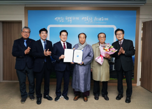 ‘영천 정의번 시총’ 문화재 지정서 전달