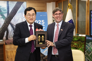 주한 페루대사 “APEC회의 경주 개최 응원”